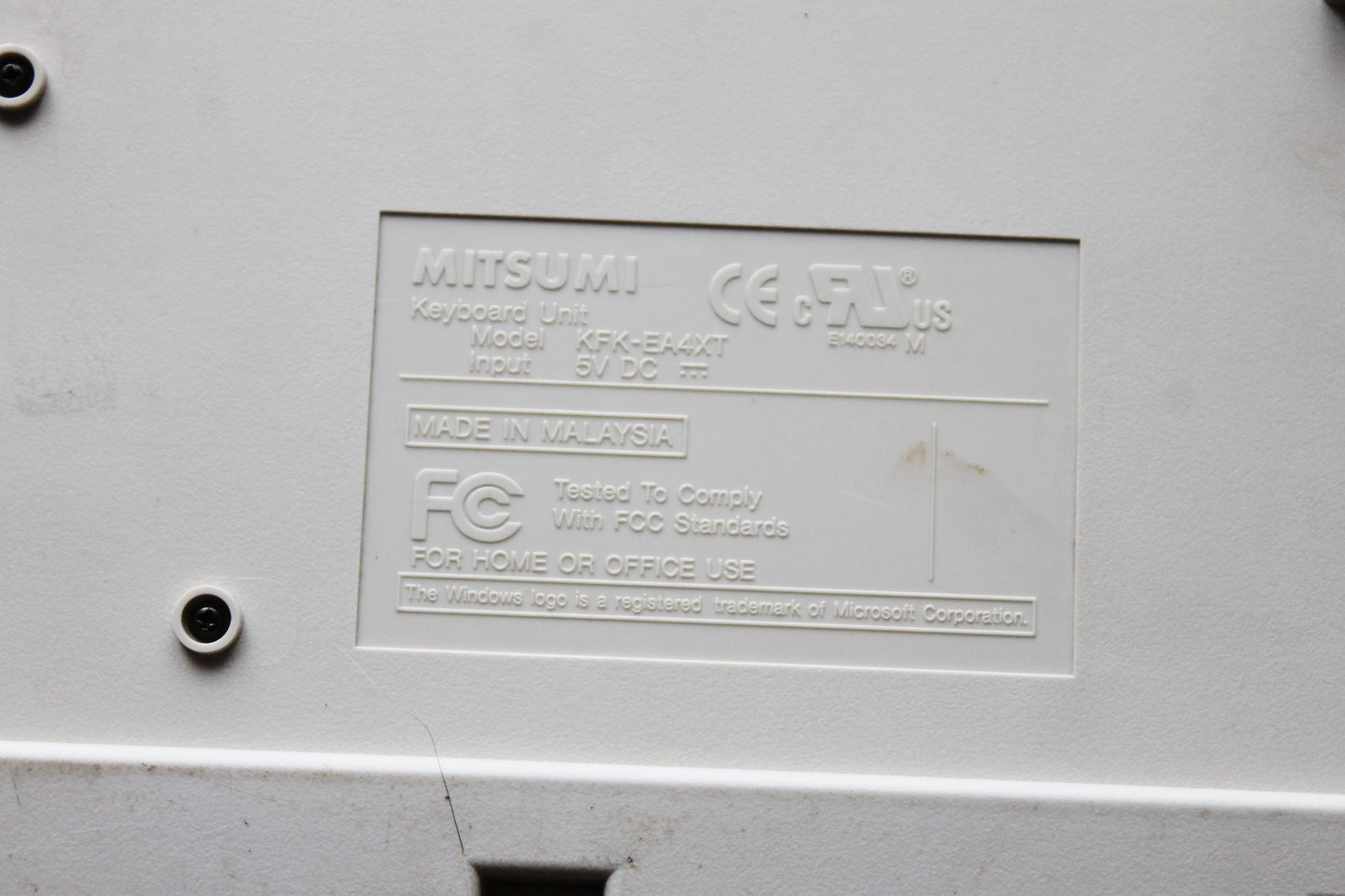 Vintage Mitsumi Wired Keyboard KFK-EA4XT from 1990s 2000s – Retro Beige PC Accessory with Classic Layout, Number Pad, and Windows Keys – Collectible Old Computer Hardware, Yellowed with Age, Untested (Copy)