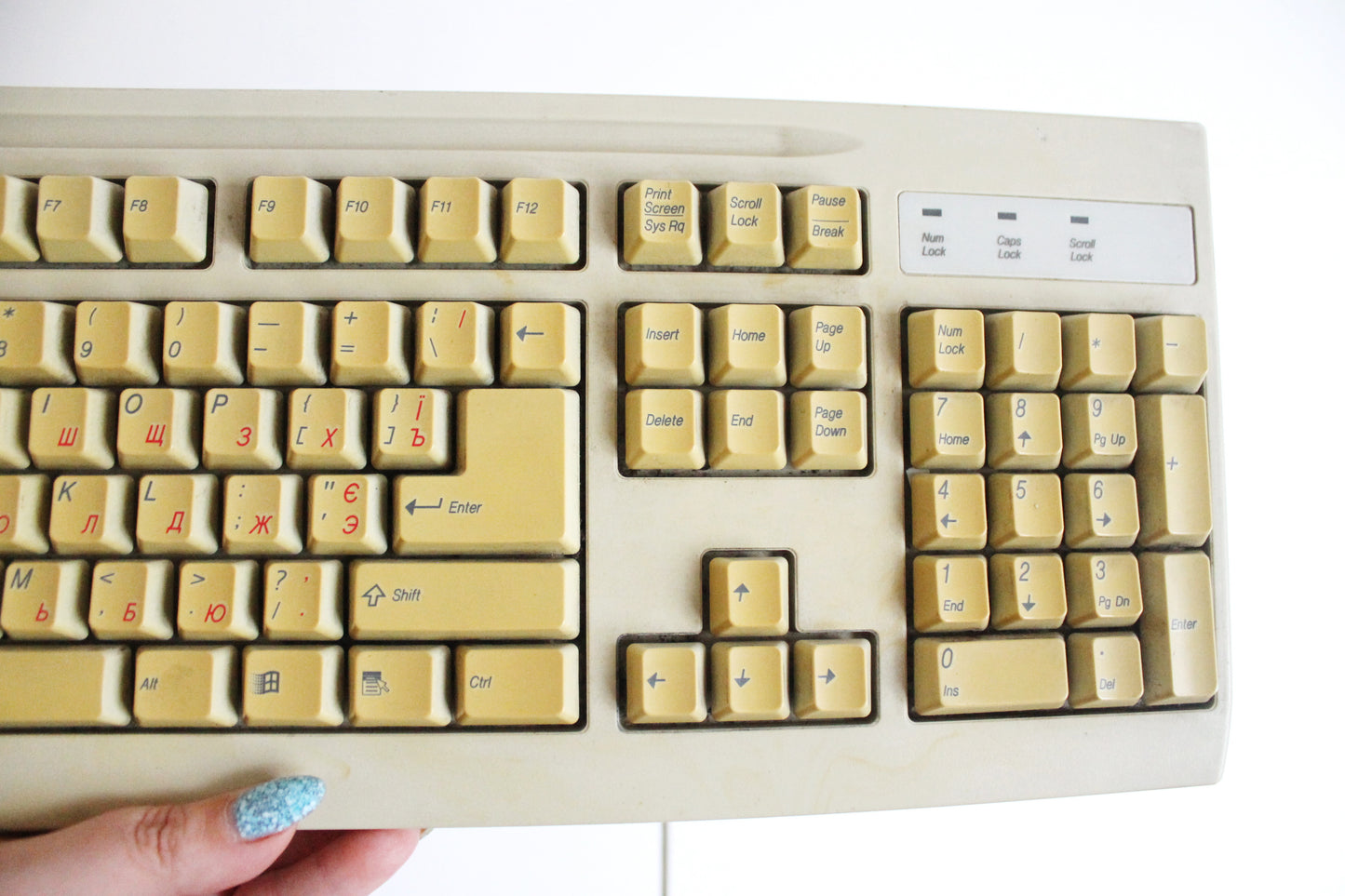 Vintage Mitsumi Wired Keyboard KFK-EA4XT from 1990s 2000s – Retro Beige PC Accessory with Classic Layout, Number Pad, and Windows Keys – Collectible Old Computer Hardware, Yellowed with Age, Untested (Copy)