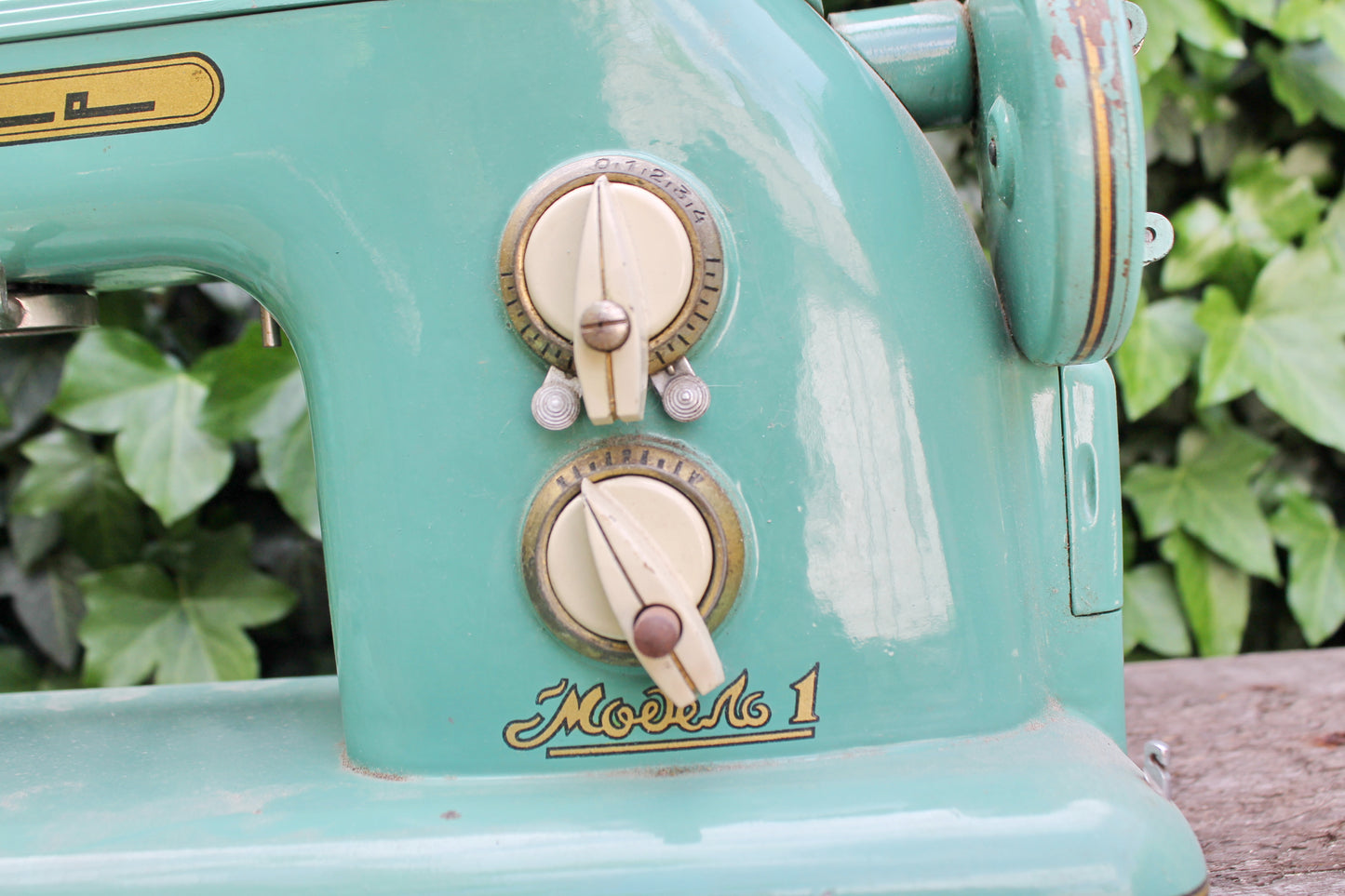 Vintage portable electrified sewing machine "Tula" model No. 1 - made in the USSR - 1958 - Vintage Soviet TULA