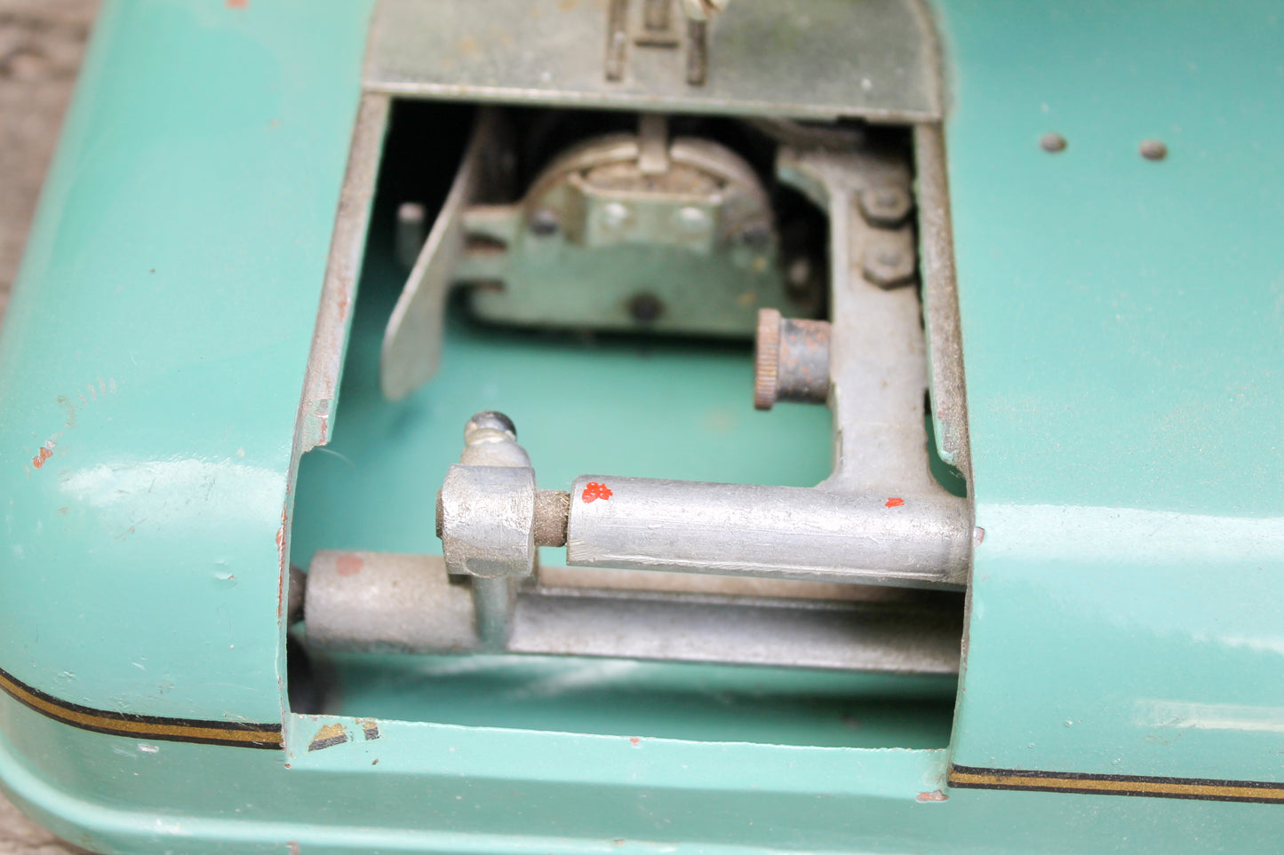Vintage portable electrified sewing machine "Tula" model No. 1 - made in the USSR - 1958 - Vintage Soviet TULA