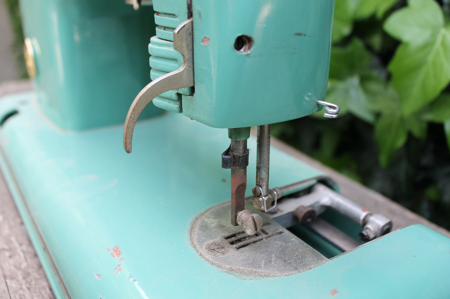 Vintage portable electrified sewing machine "Tula" model No. 1 - made in the USSR - 1958 - Vintage Soviet TULA