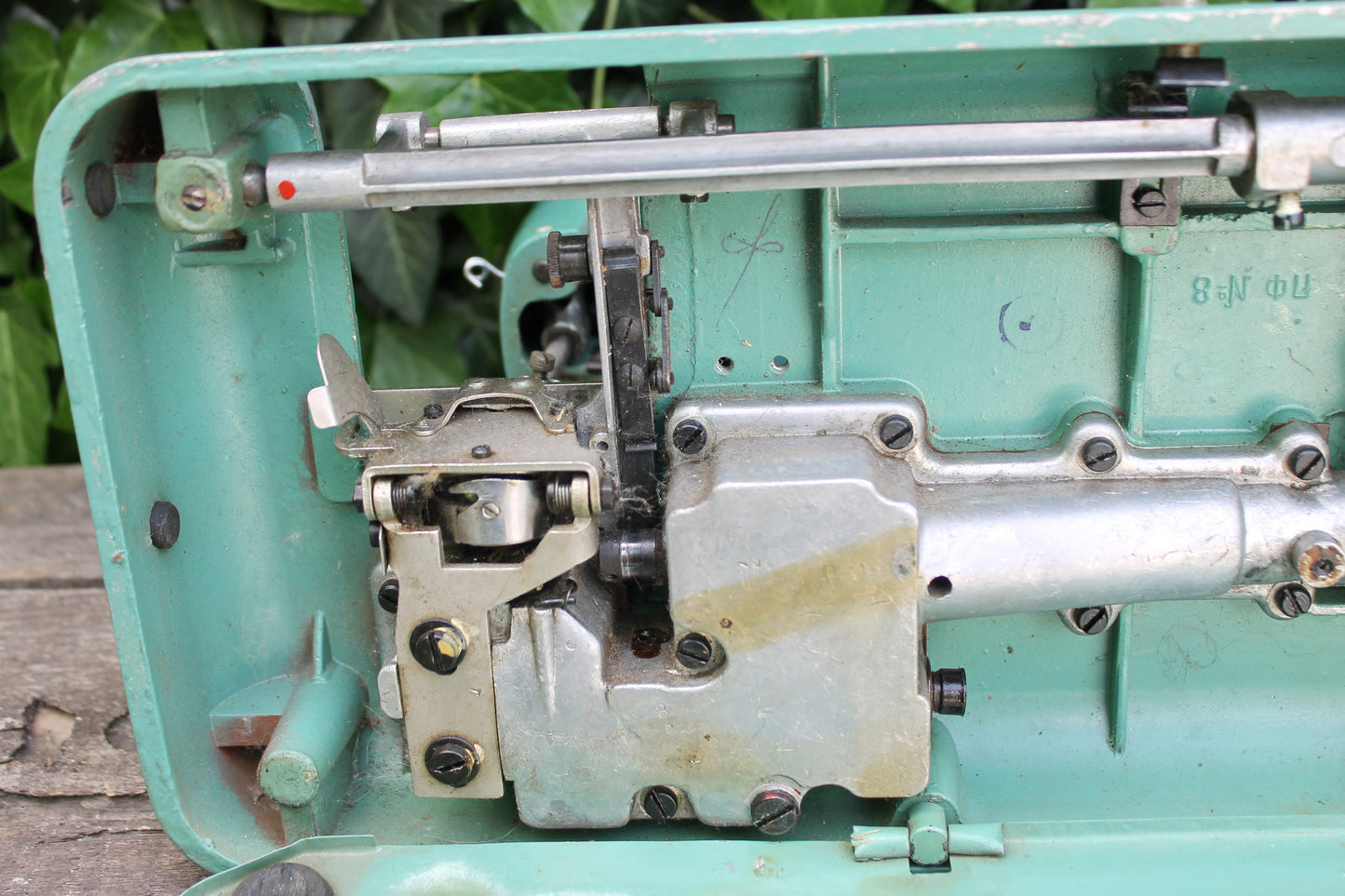 Vintage portable electrified sewing machine "Tula" model No. 1 - made in the USSR - 1958 - Vintage Soviet TULA