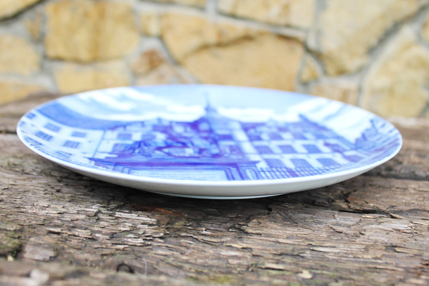 Vintage decorative porcelain wall plate 9.4 inches - Forstenberg Collector's Plate - Dusseldorf - Germany 1970s