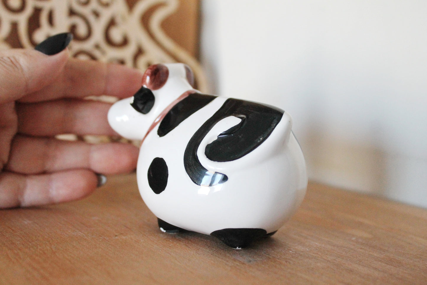 Vintage cute ceramic salt/pepper shaker - Small Cow - 3.5 inches - 1980s