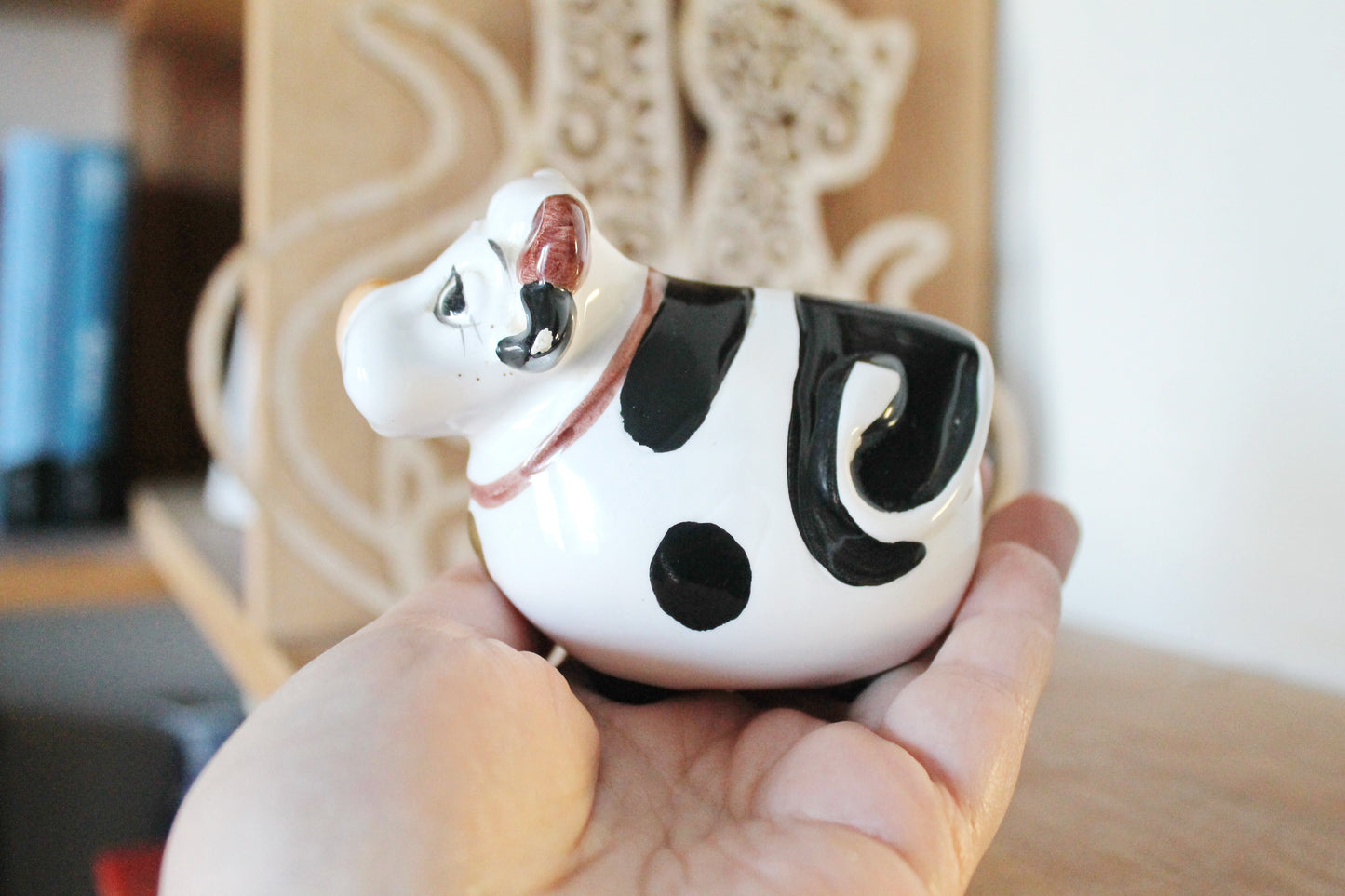 Vintage cute ceramic salt/pepper shaker - Small Cow - 3.5 inches - 1980s