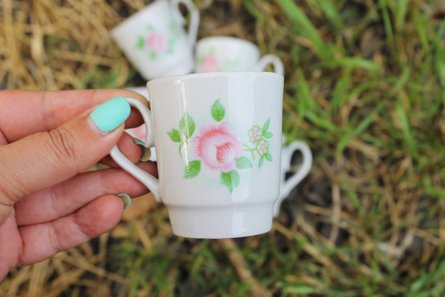 Set of five vintage ceramic cups from servise - Dobrush Porcelain Factory - beautiful soviet ceramic cups - 1970s