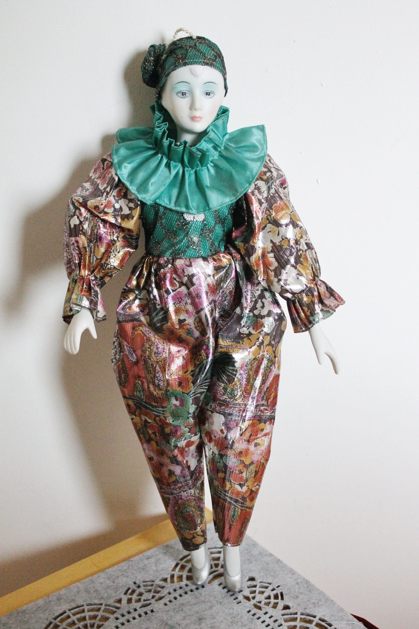 Vintage porcelain Venetian doll - Harlequin - 15.7 inches- collectible doll - porcelain doll - decor doll - 1980s