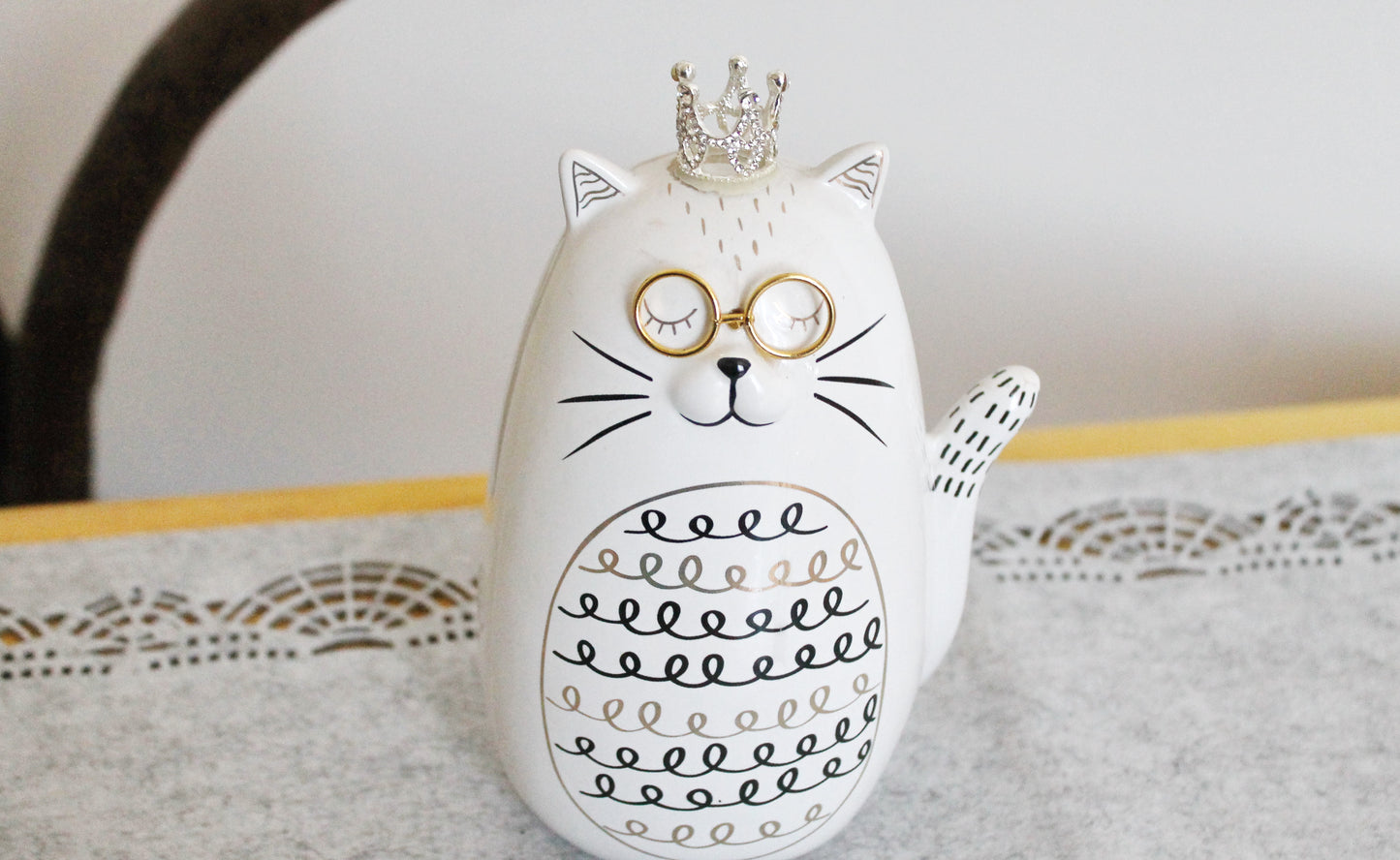 Vintage ceramic figurine Cat in crown - 7.9 inches - Germany statue gift - vintage Germany ceramic figurine - 2000s