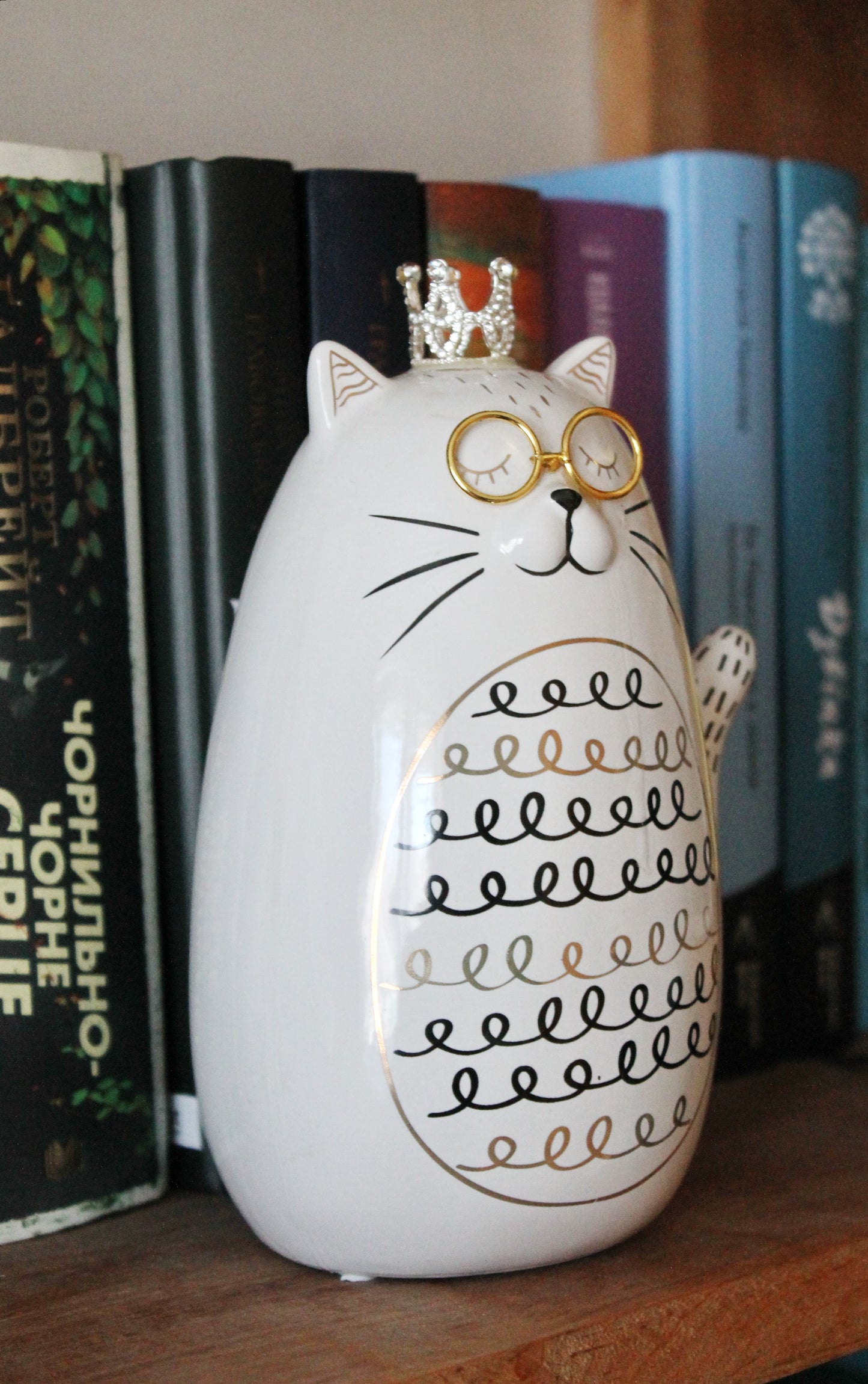 Vintage ceramic figurine Cat in crown - 7.9 inches - Germany statue gift - vintage Germany ceramic figurine - 2000s