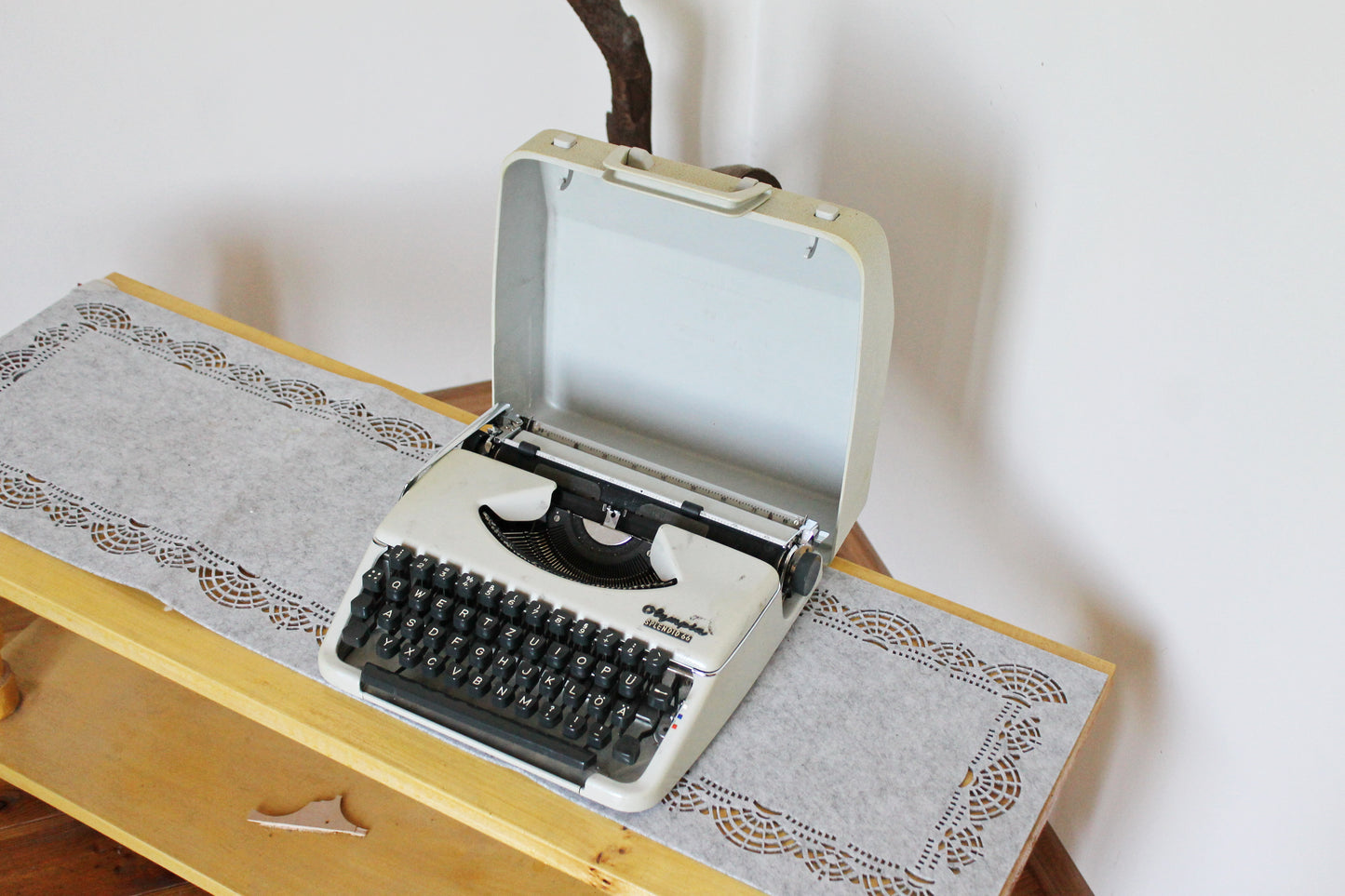 Vintage Olympia Splendid 66 Typewriter in original Case - Made in Germany