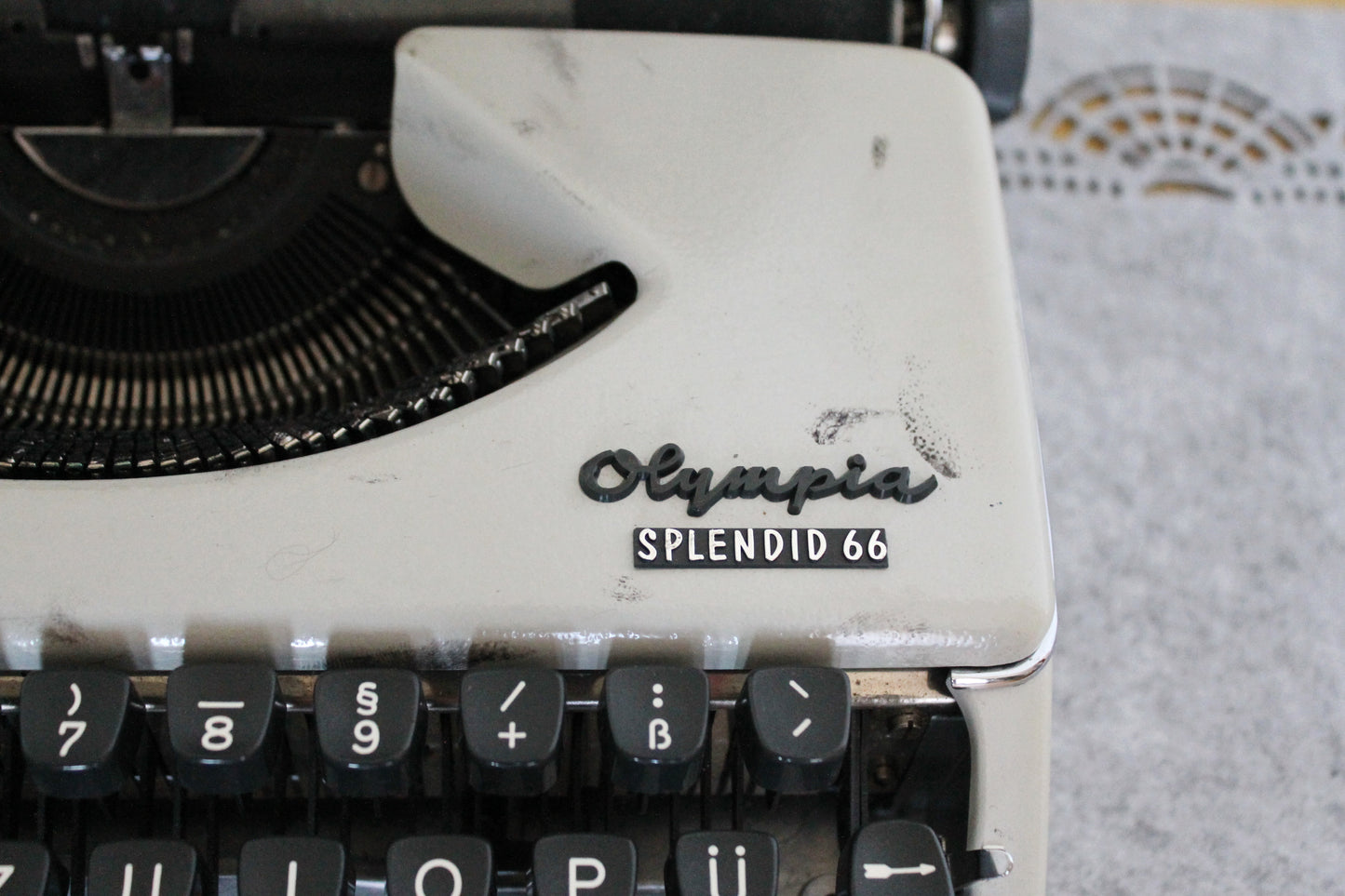 Vintage Olympia Splendid 66 Typewriter in original Case - Made in Germany