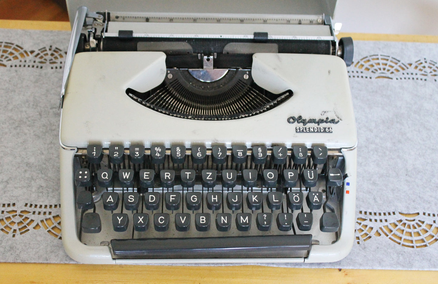 Vintage Olympia Splendid 66 Typewriter in original Case - Made in Germany