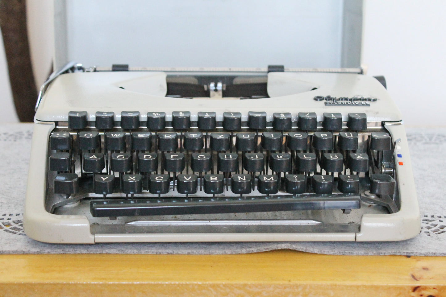 Vintage Olympia Splendid 66 Typewriter in original Case - Made in Germany