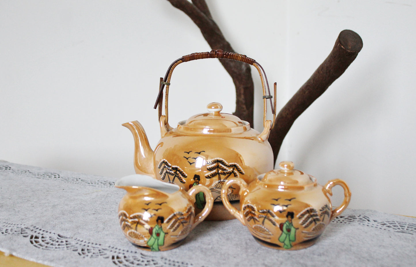 Porcelain beautiful oriental Tea Set with Japanese ornament - Vintage porcelain - 1980-1990s