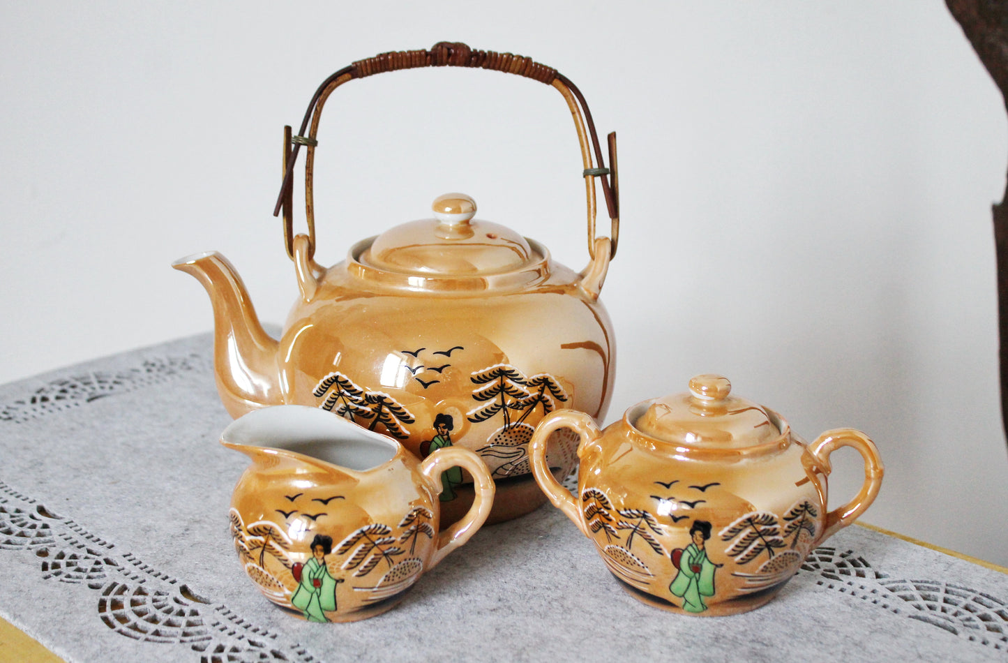 Porcelain beautiful oriental Tea Set with Japanese ornament - Vintage porcelain - 1980-1990s