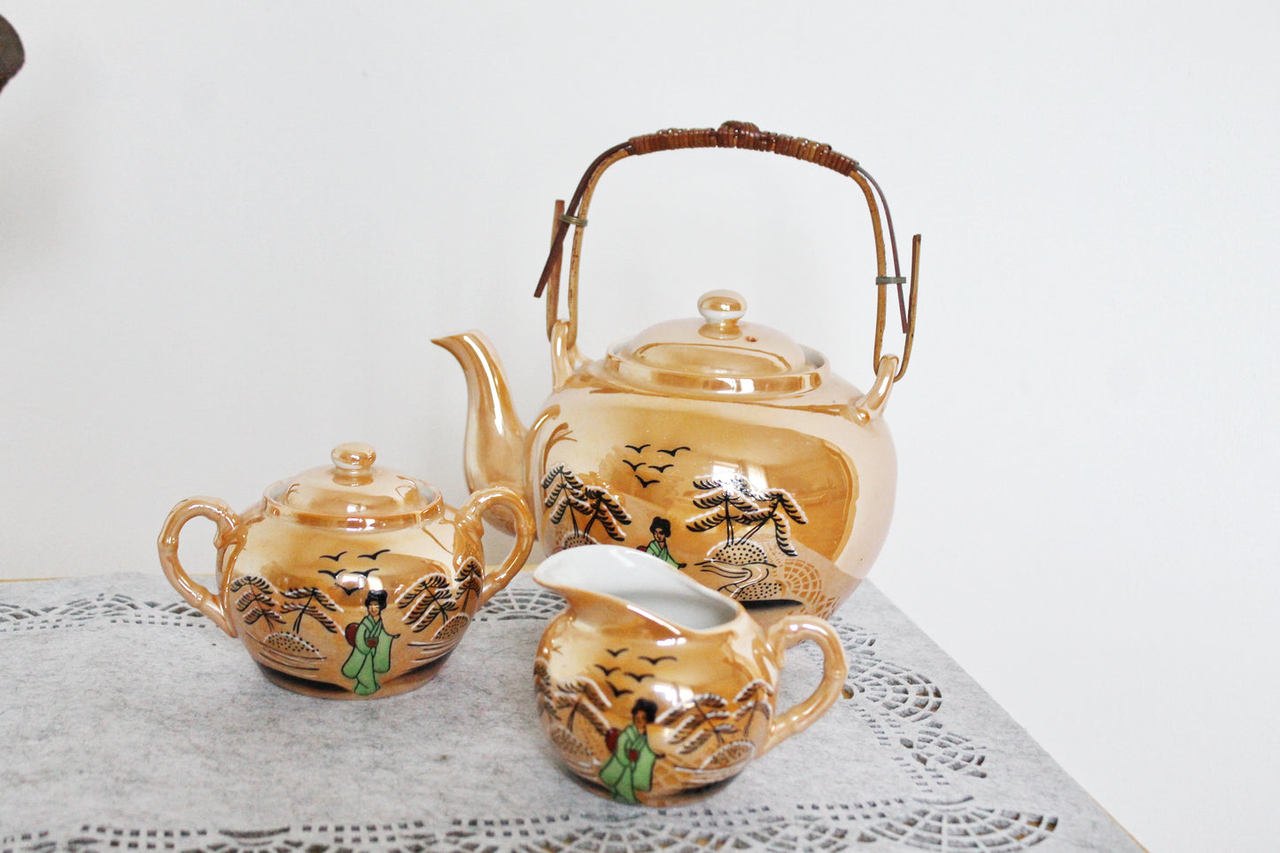 Porcelain beautiful oriental Tea Set with Japanese ornament - Vintage porcelain - 1980-1990s