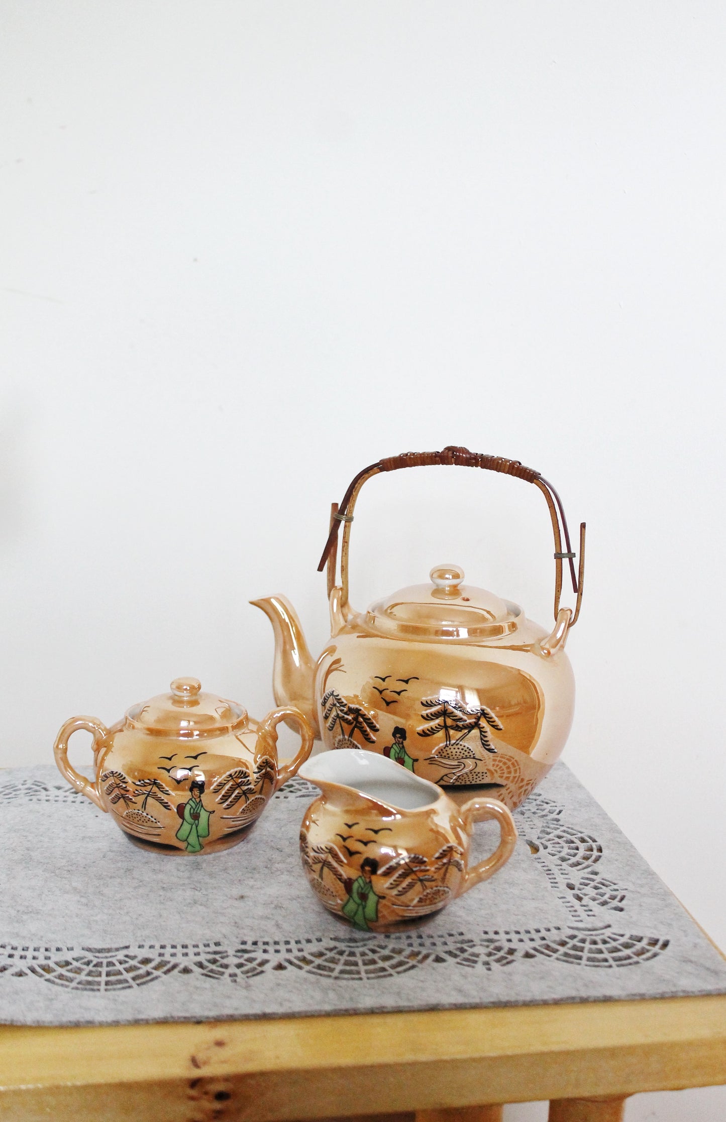 Porcelain beautiful oriental Tea Set with Japanese ornament - Vintage porcelain - 1980-1990s