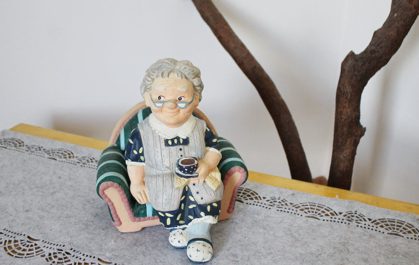 Vintage ceramic clay figurine - Grandmother on the Chair - 9.8 inches - Germany figurine - vintage decor - Germany vintage -1980-1990s