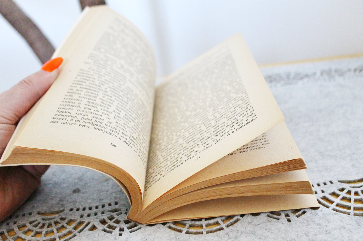 Vintage book - Anton Chekhov. A house with a mezzanine. Stories and tales - vintage from Ukraine - 1983
