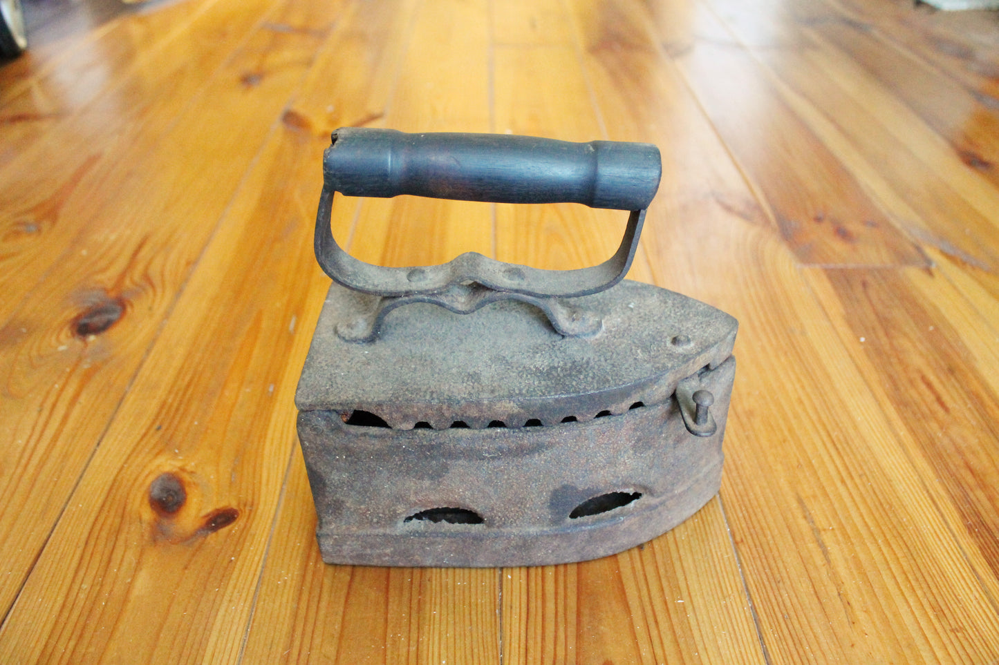 Wireless Antique 1940s iron on coal - USSR vintage - soviet iron - wireless USSR iron