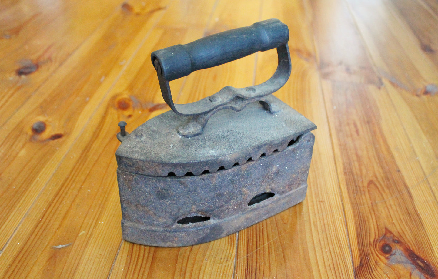 Wireless Antique 1940s iron on coal - USSR vintage - soviet iron - wireless USSR iron