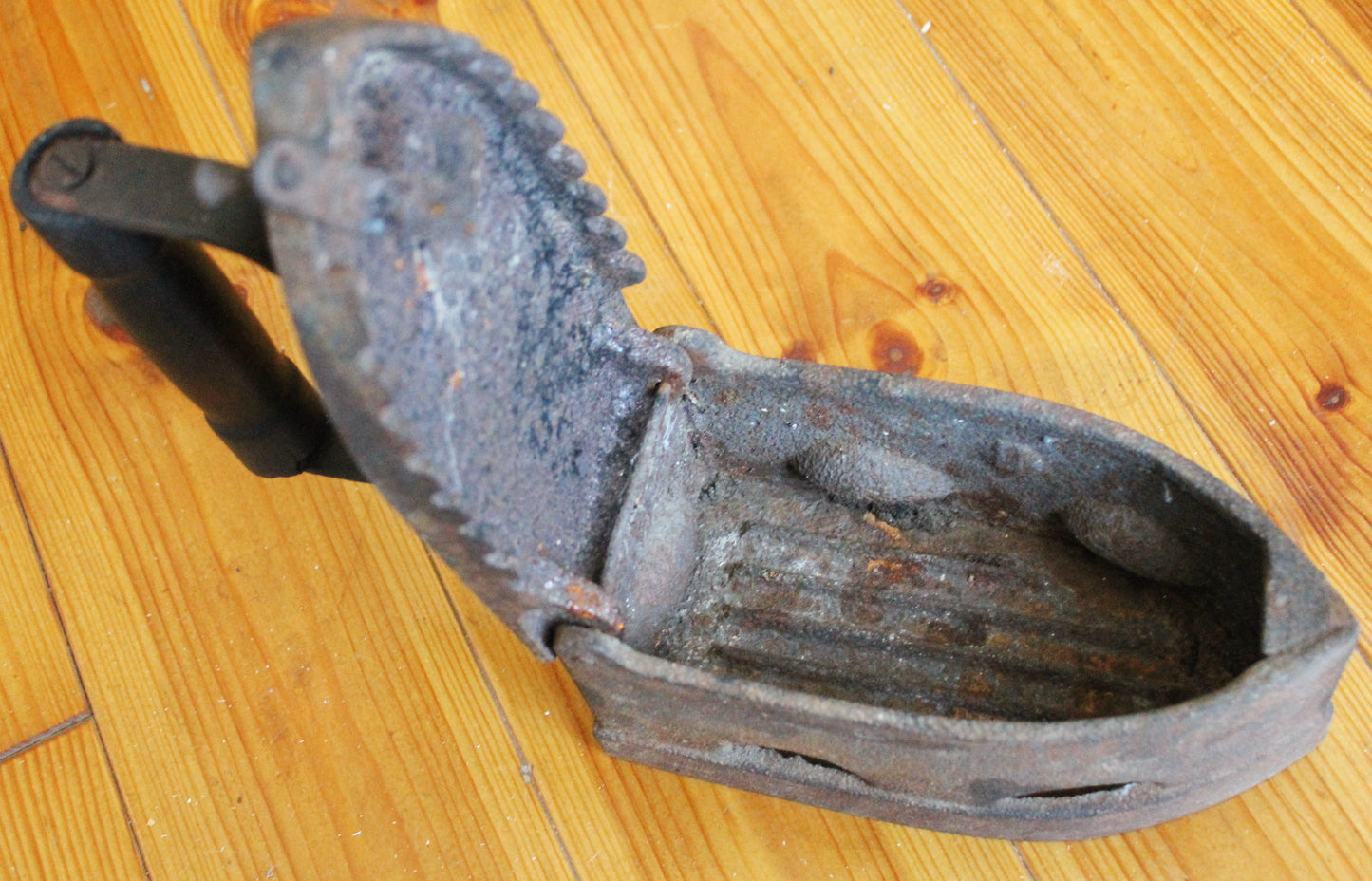 Wireless Antique 1940s iron on coal - USSR vintage - soviet iron - wireless USSR iron