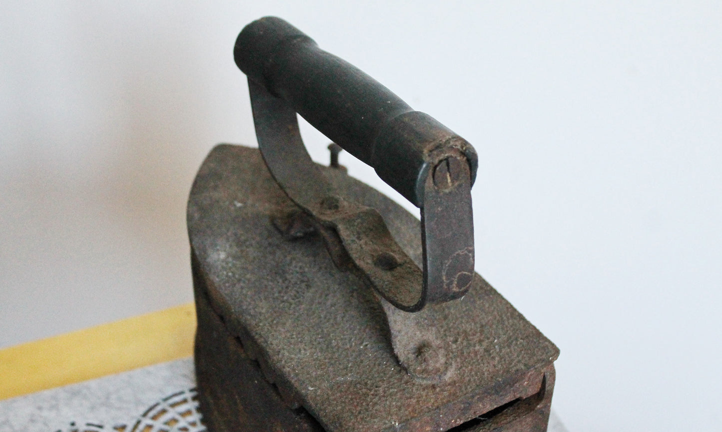 Wireless Antique 1940s iron on coal - USSR vintage - soviet iron - wireless USSR iron