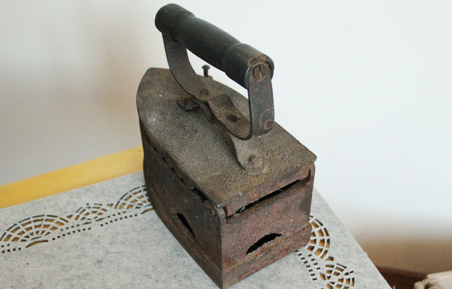 Wireless Antique 1940s iron on coal - USSR vintage - soviet iron - wireless USSR iron