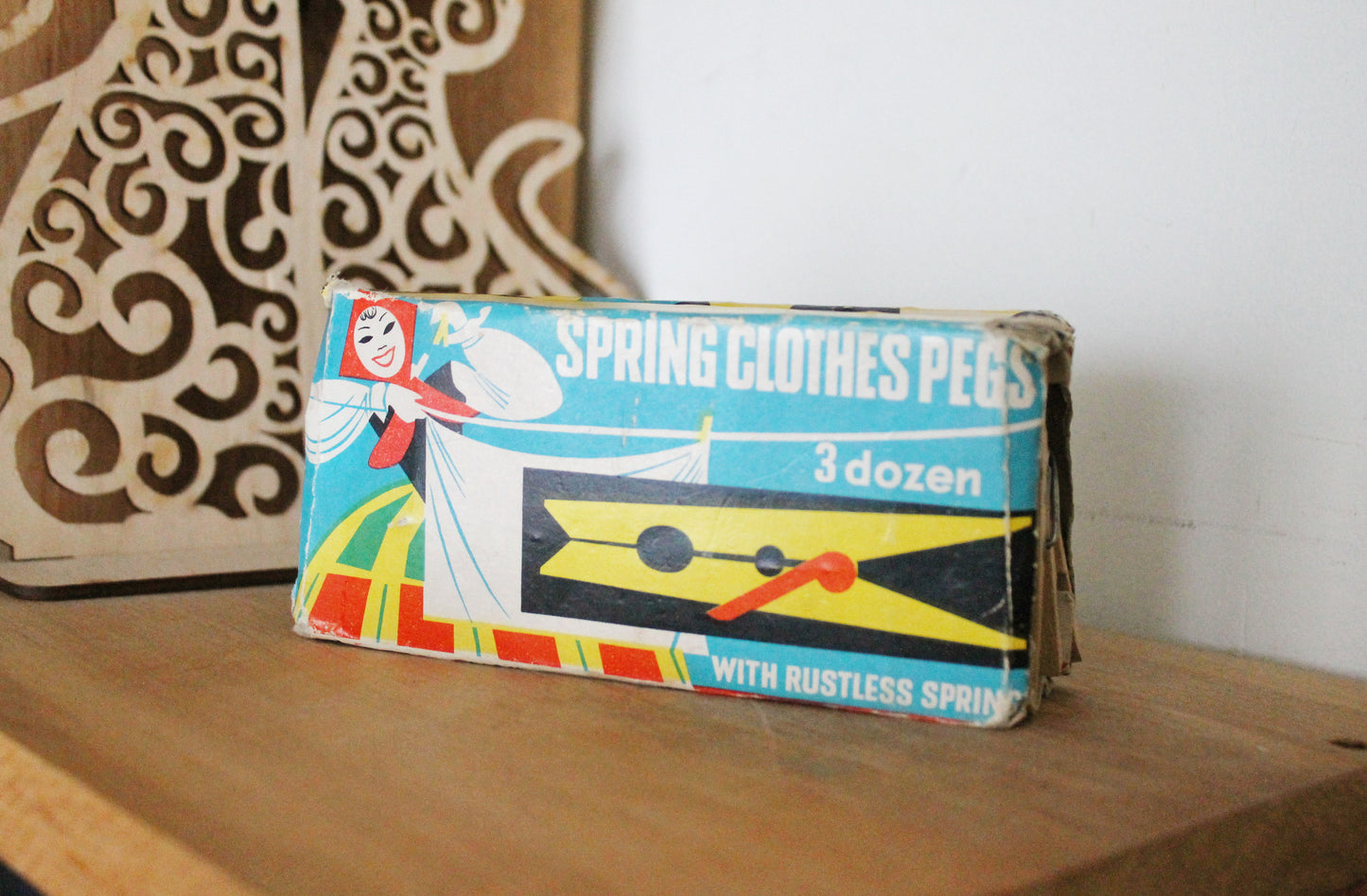 Vintage clip clothes pins - set of 36 - wooden clothes pegs - antique clothes pins -primitive clothes pins - old clothespin - 3 dozen