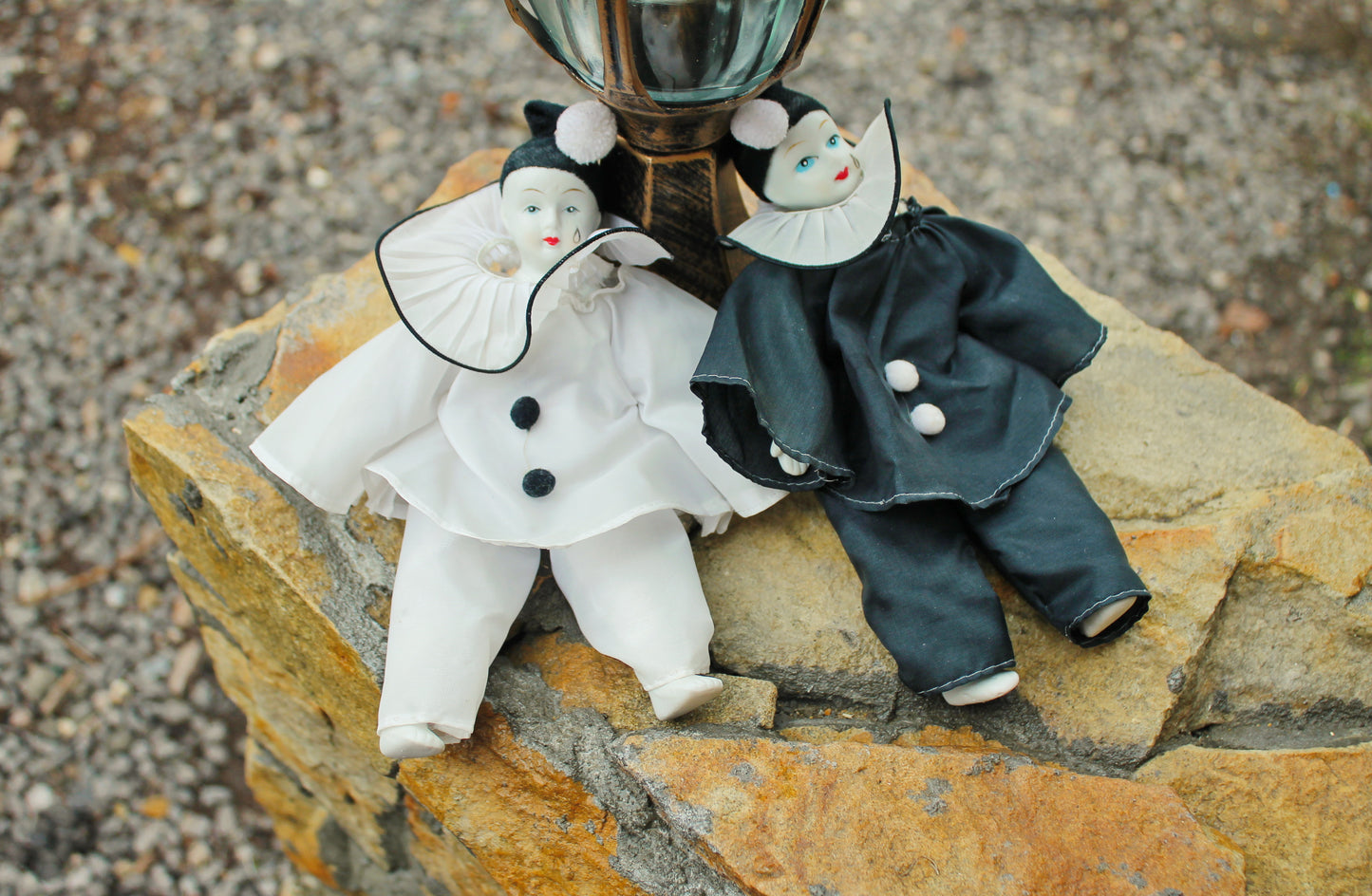 Set of two vintage porcelain Venetian small dolls Black/White- Harlequins - 20 cm - 7.9 inches - porcelain doll - decor doll - 1980s