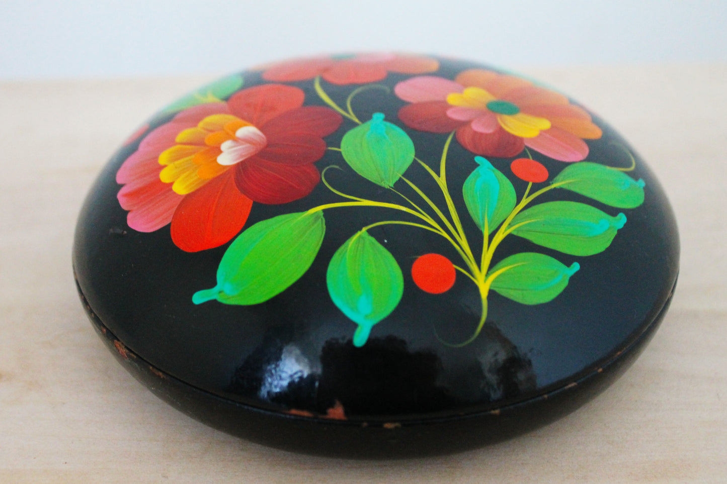 Vintage round jewelry wooden box 6.7 inches - Petrykivka box - USSR vintage - vintage flower box - handpainted box