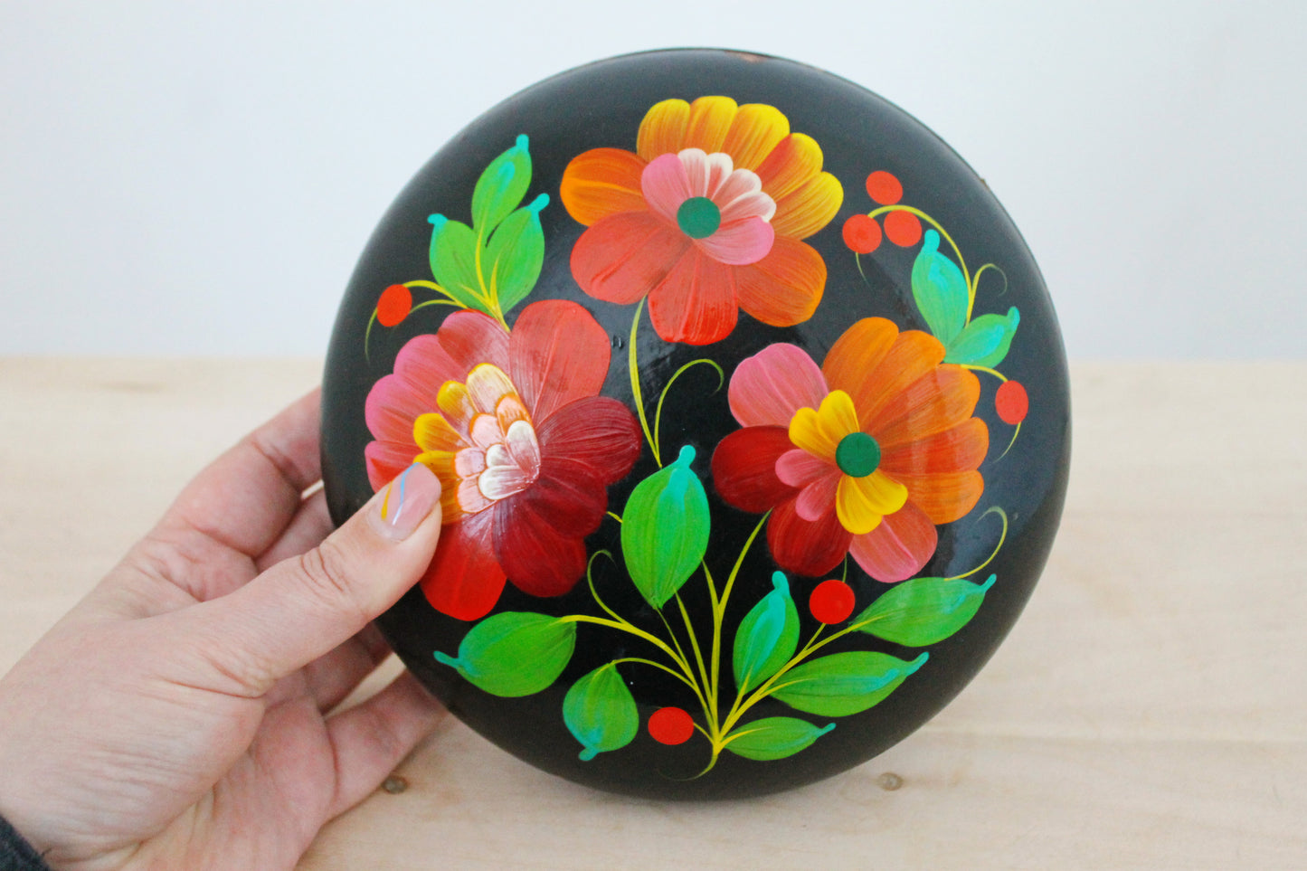 Vintage round jewelry wooden box 6.7 inches - Petrykivka box - USSR vintage - vintage flower box - handpainted box