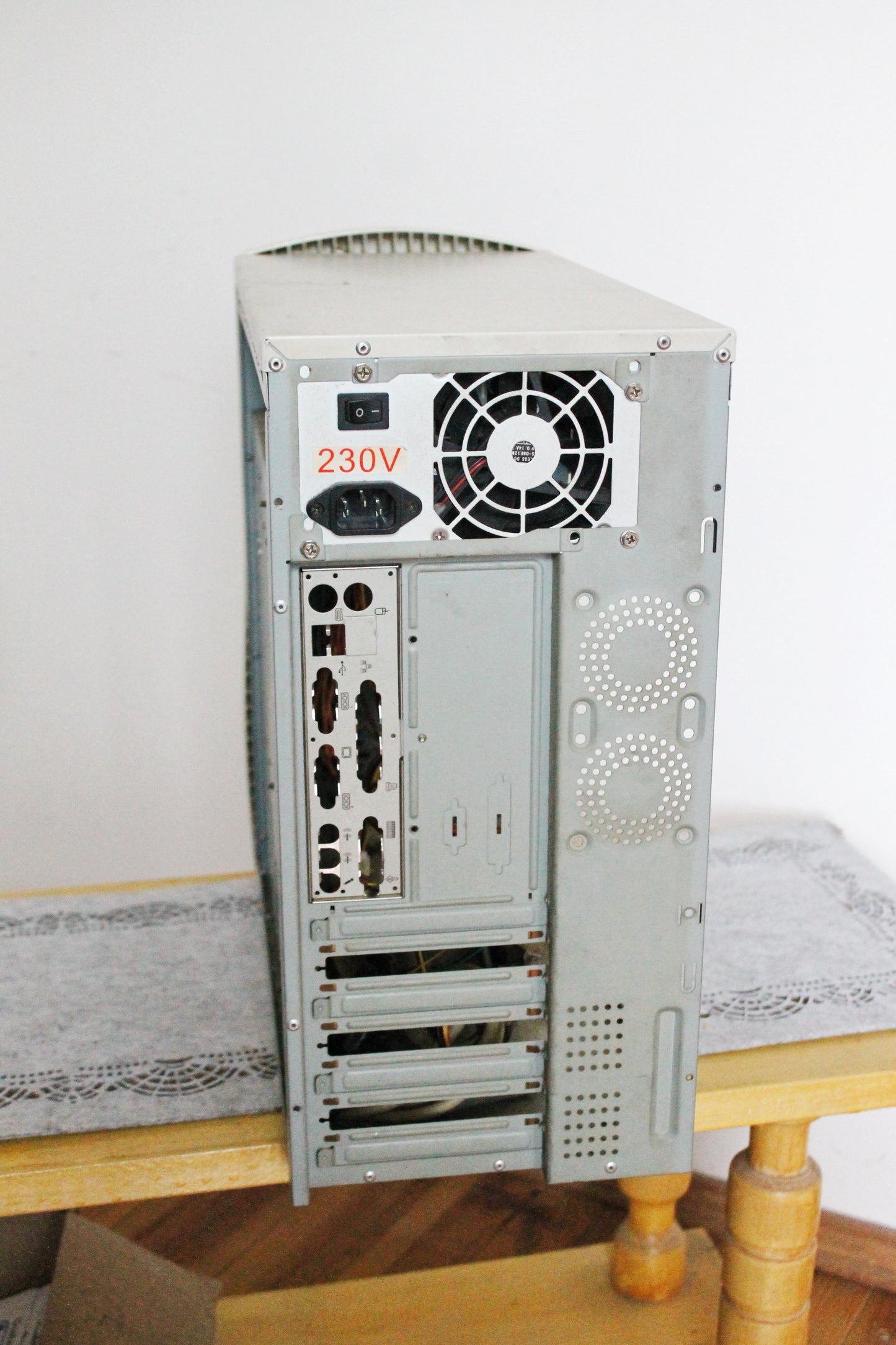 Vintage computer old case - 1990-2000s - vintage electronics