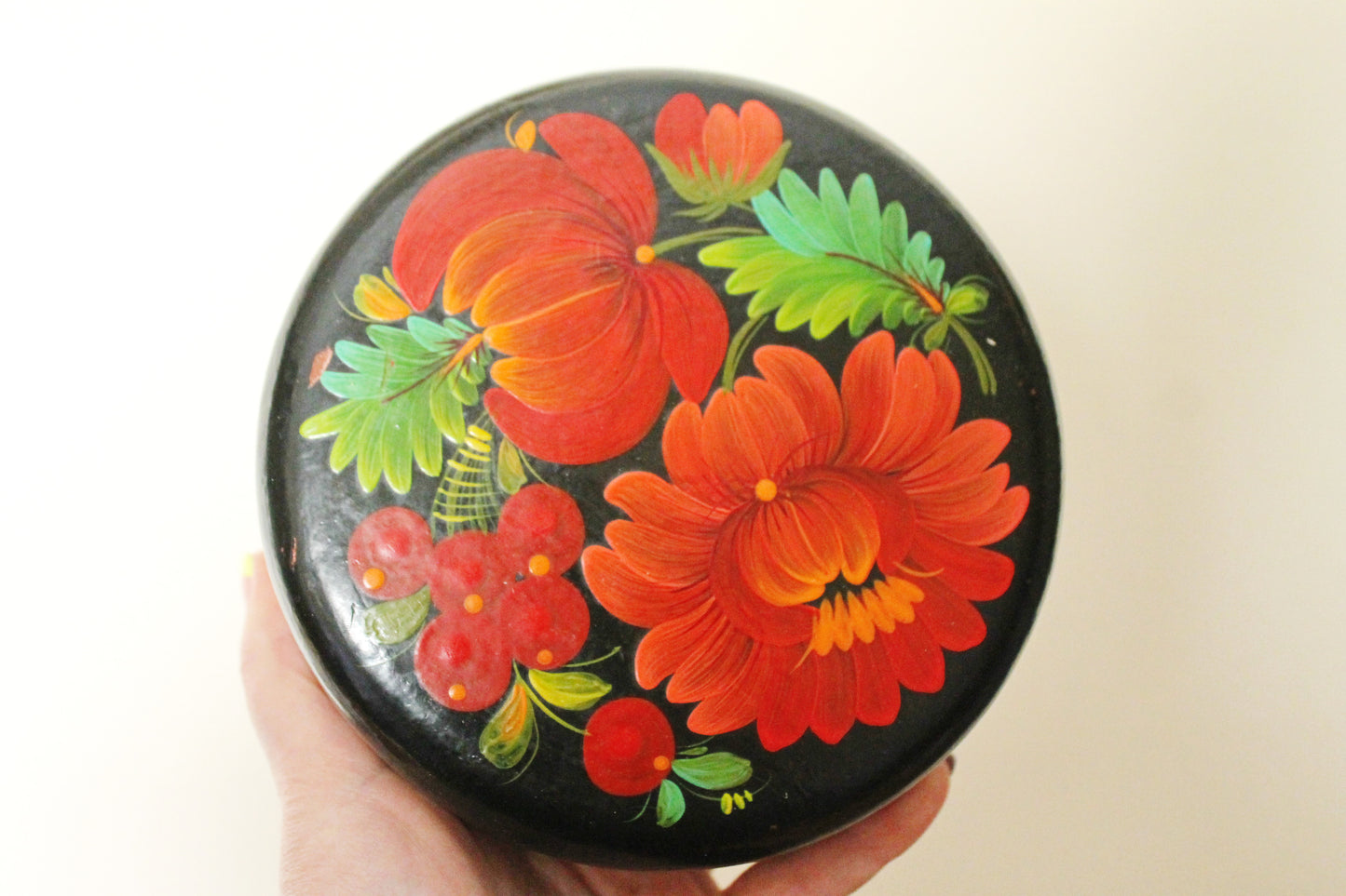 Vintage round jewelry wooden box 5.7 inches - Petrykivka box - USSR vintage - vintage flower box - handpainted box