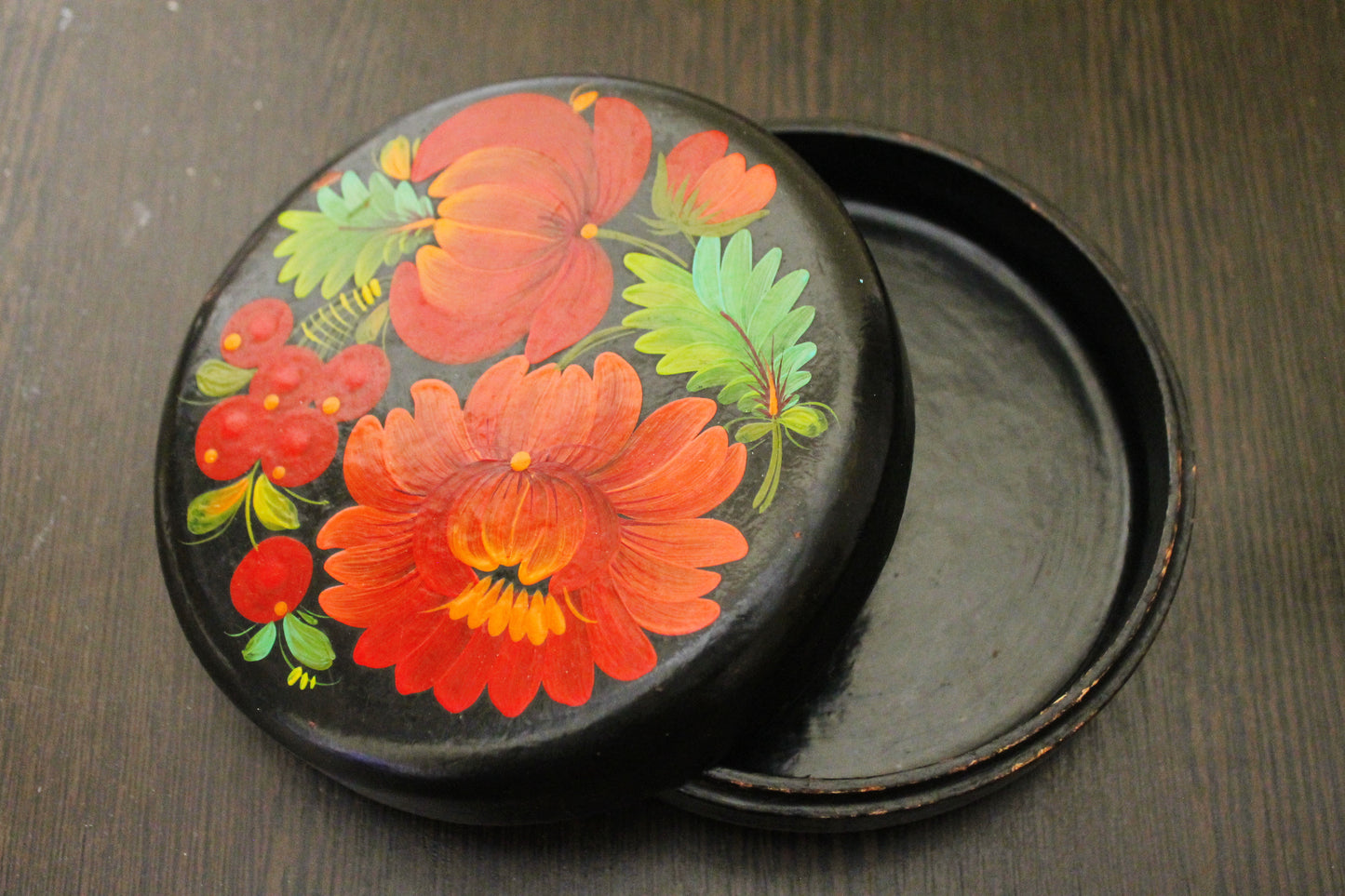 Vintage round jewelry wooden box 5.7 inches - Petrykivka box - USSR vintage - vintage flower box - handpainted box