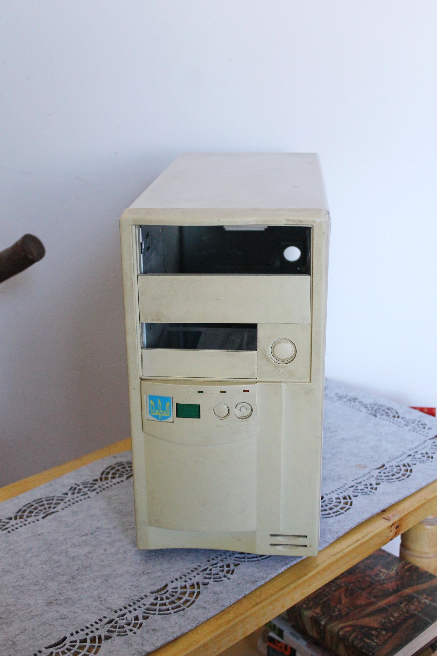 Vintage computer empty old case - 1990-2000s - vintage electronics