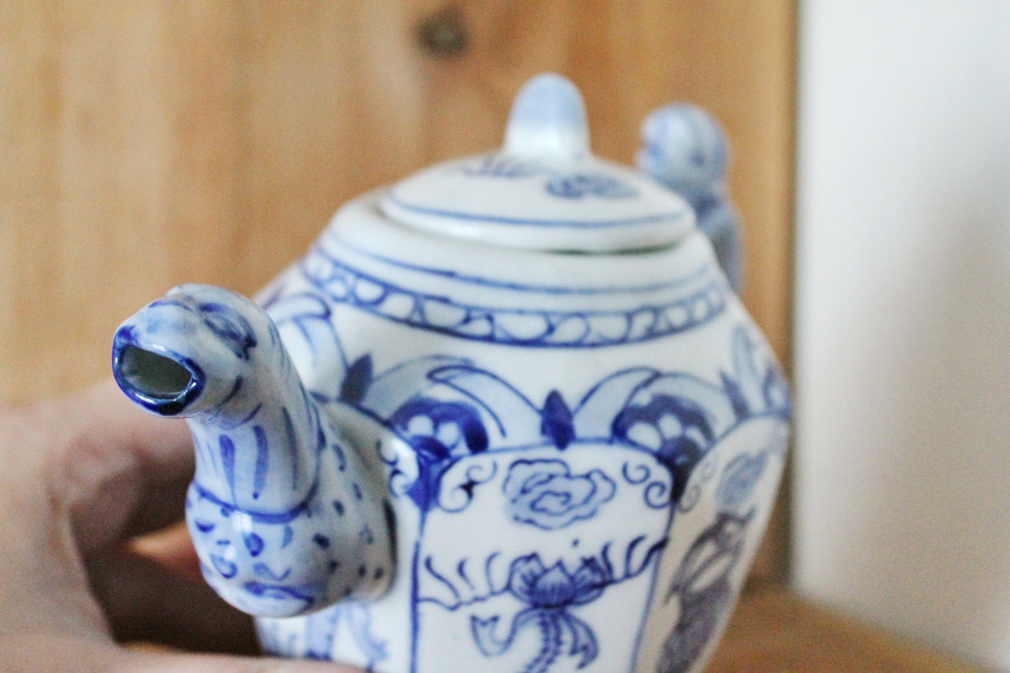 Beautiful oriental blue white Tea Pot - 5.5 inches - vintage Chinese ceramic - beautiful ceramic tea pot - 1970-1980s
