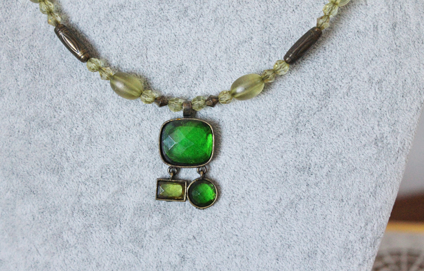 Vintage green beaded necklace from Germany - Nekclace 1990s - Germany vintage bijouterie - gift neckalce