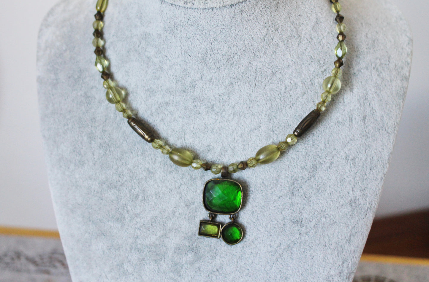 Vintage green beaded necklace from Germany - Nekclace 1990s - Germany vintage bijouterie - gift neckalce