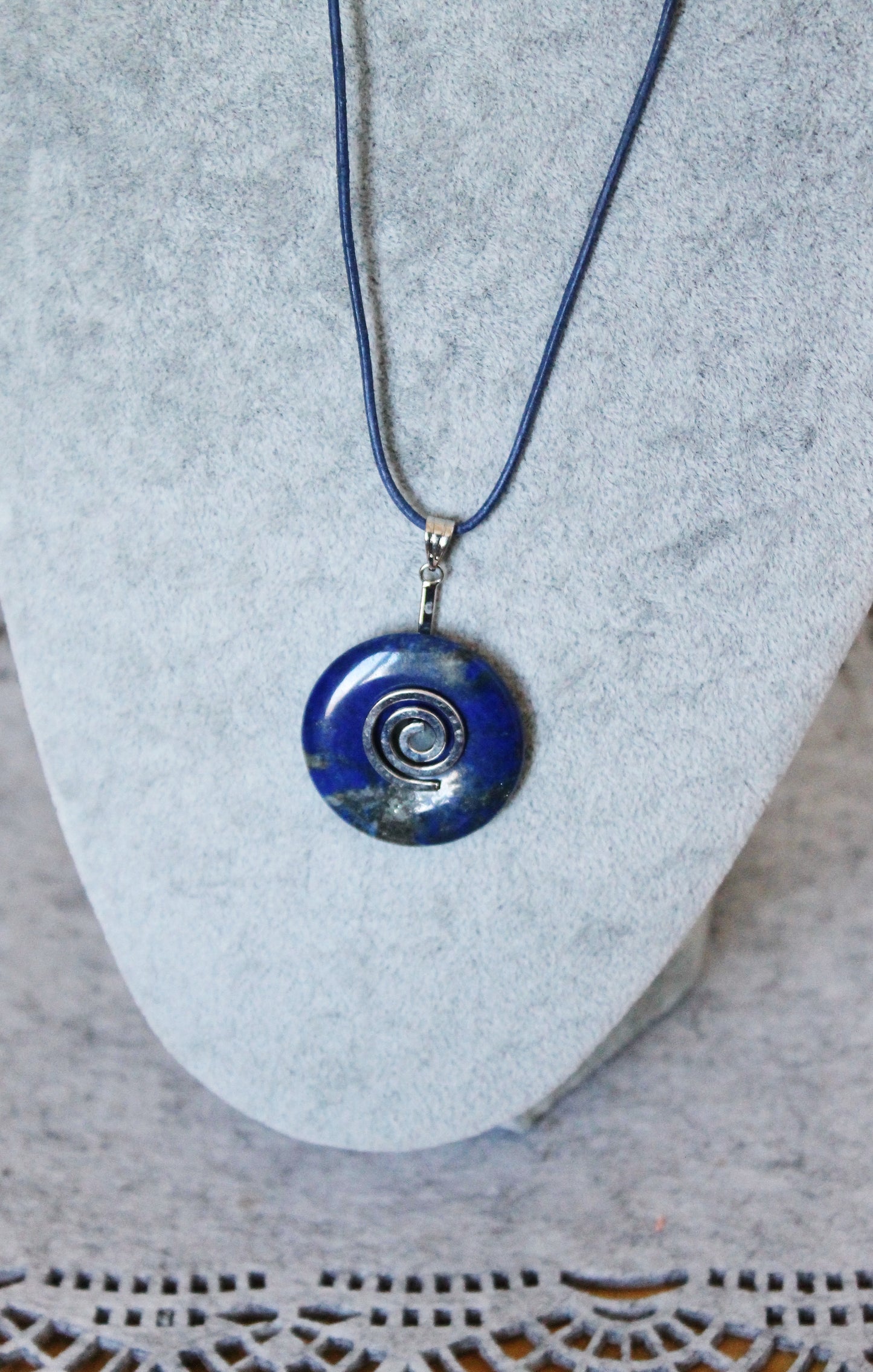 Vintage blue stone pendant from Germany - Nekclace 1990s - Germany vintage bijouterie - gift neckalce/pendant