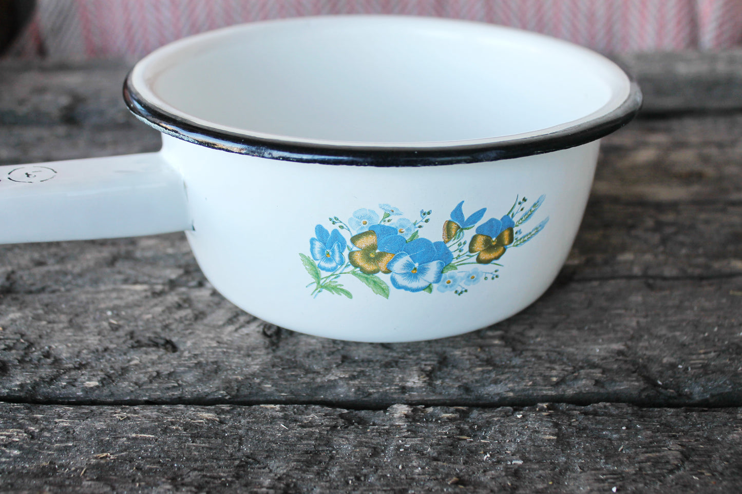 Soviet Enamel Colander - 7.1 inches in diameter - 13.8 inches long - USSR Beautiful flowers kitchen strainer - 1970s