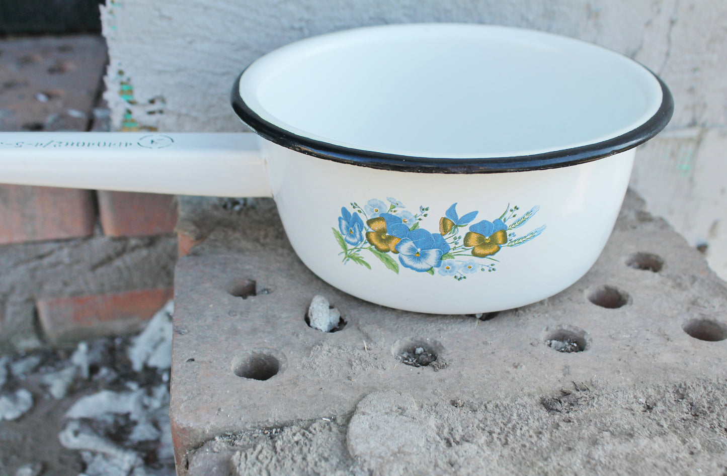 Soviet Enamel Colander - 7.1 inches in diameter - 13.8 inches long - USSR Beautiful flowers kitchen strainer - 1970s