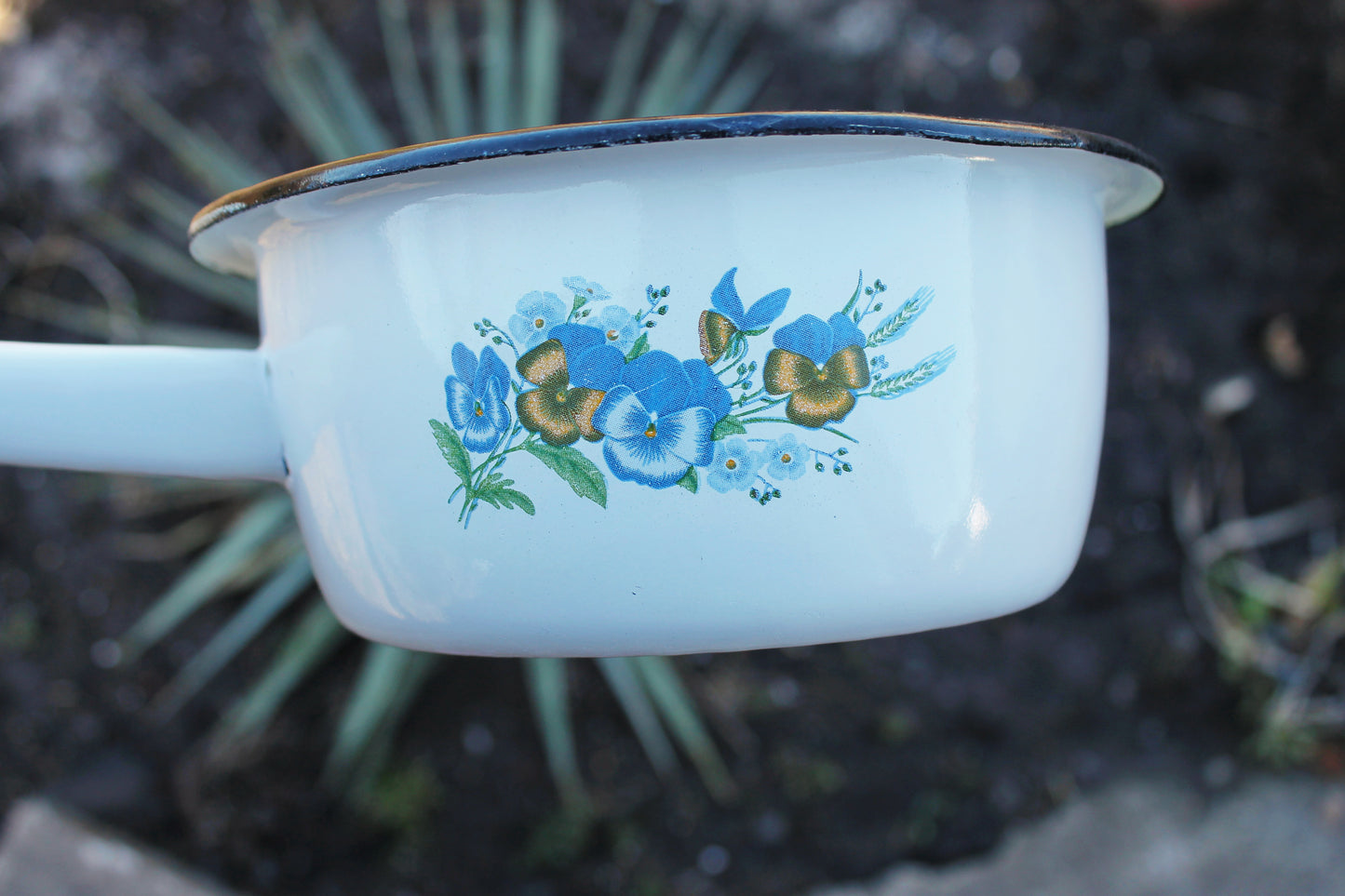 Soviet Enamel Colander - 7.1 inches in diameter - 13.8 inches long - USSR Beautiful flowers kitchen strainer - 1970s