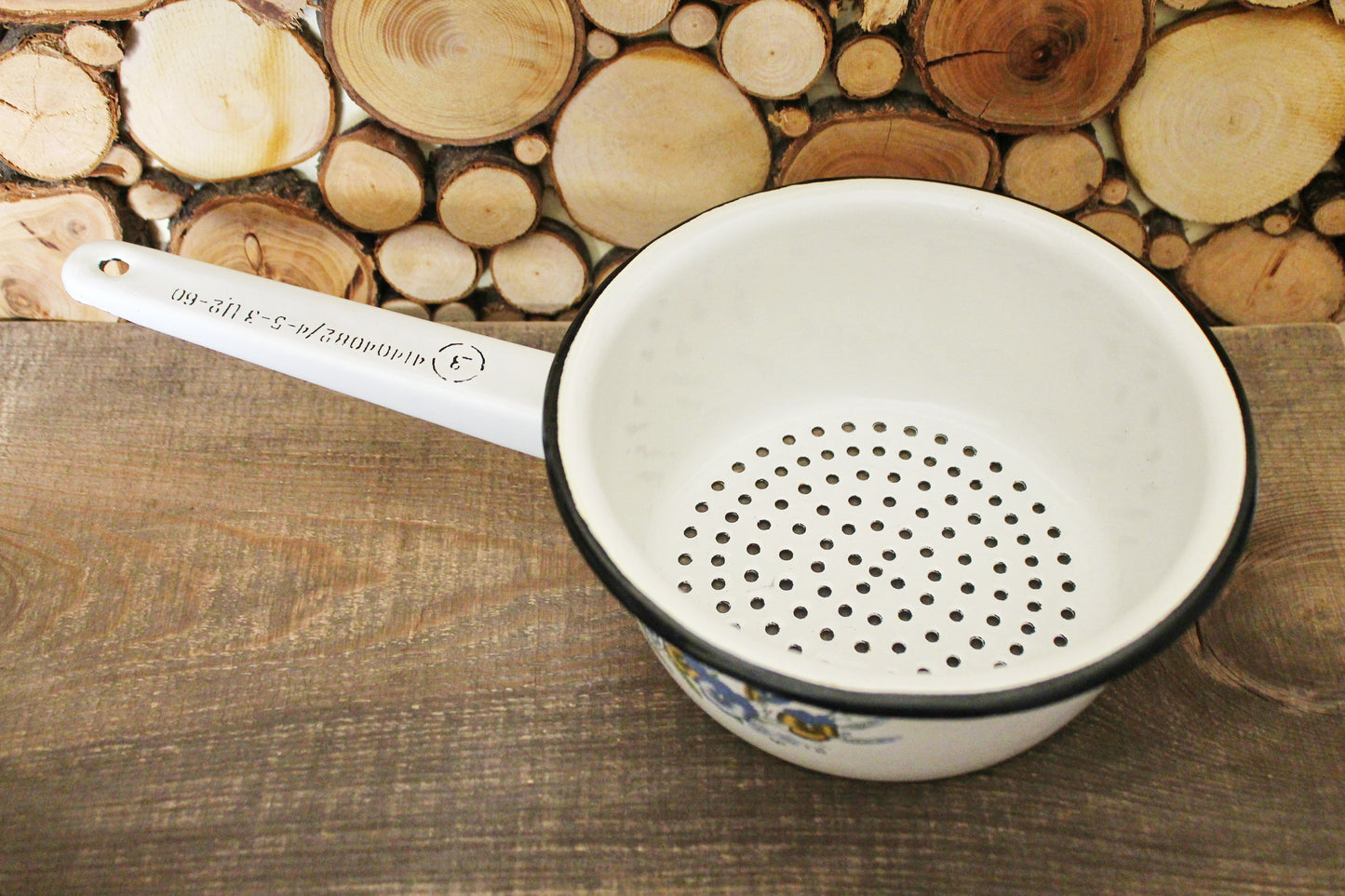 Soviet Enamel Colander - 7.1 inches in diameter - 13.8 inches long - USSR Beautiful flowers kitchen strainer - 1970s