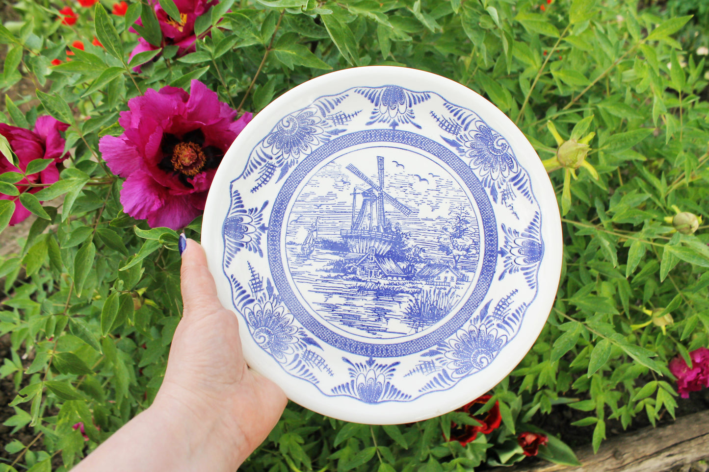 Vintage Italian Ironstone Plate - Blue Windmill Design - 9.4 inches - made in Italy in 1996 - Italy vintage porcelain