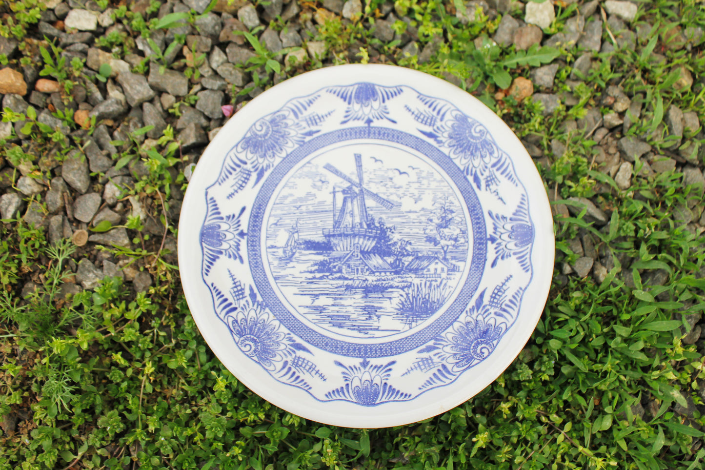 Vintage Italian Ironstone Plate - Blue Windmill Design - 9.4 inches - made in Italy in 1996 - Italy vintage porcelain