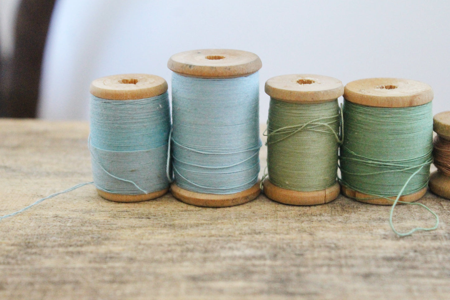Vintage Soviet Thread Spools – Set of 5 Wooden Bobbins – USSR Sewing Supply – Light Blue, Green, Pink – Mid-Century Sewing Notions - 1970-80