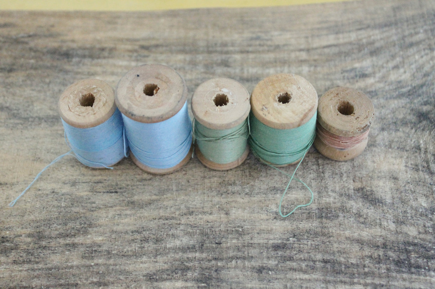 Vintage Soviet Thread Spools – Set of 5 Wooden Bobbins – USSR Sewing Supply – Light Blue, Green, Pink – Mid-Century Sewing Notions - 1970-80