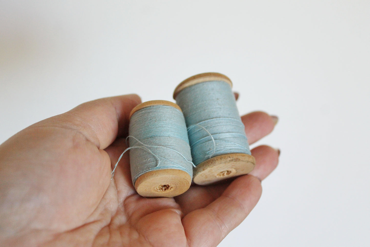 Vintage Soviet Thread Spools – Set of 5 Wooden Bobbins – USSR Sewing Supply – Light Blue, Green, Pink – Mid-Century Sewing Notions - 1970-80