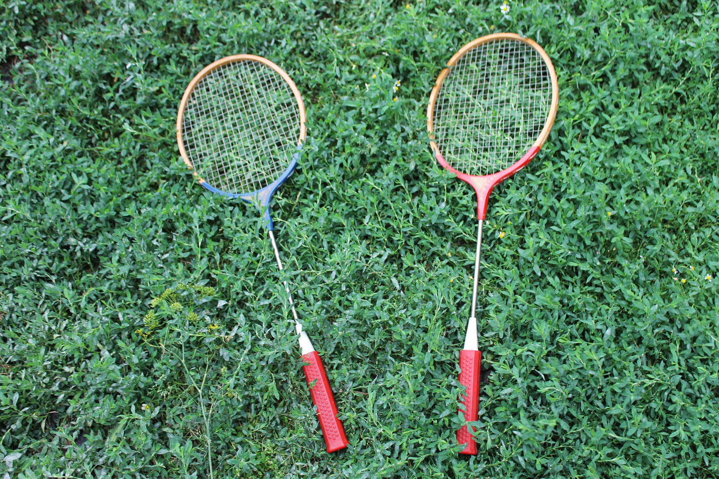 Vintage Soviet Kids' Badminton Rackets – Set of 2 – Red & Blue – USSR Sports Toy – 1980s Children's Sports Equipment